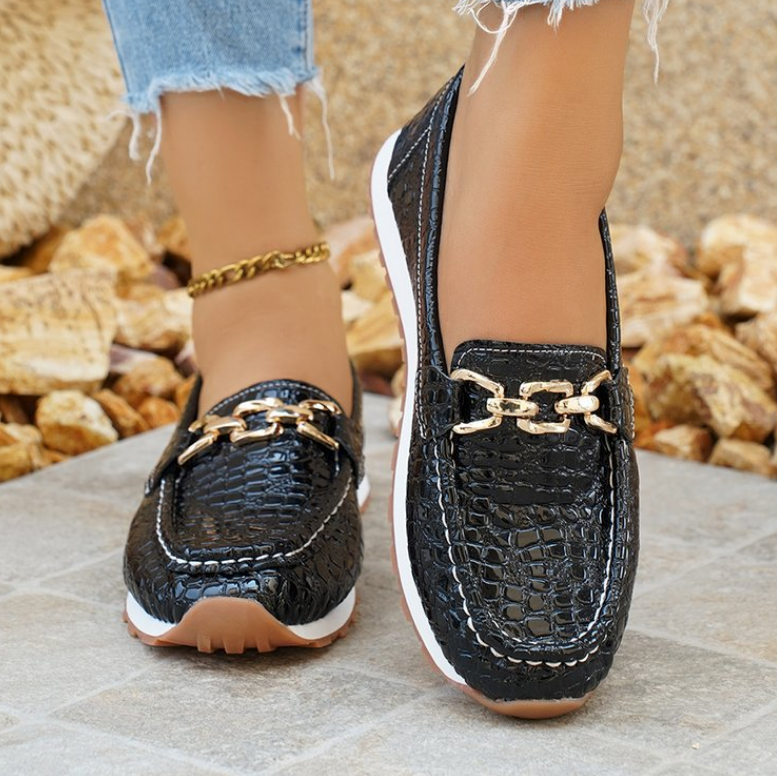 Black Crocodile / 12